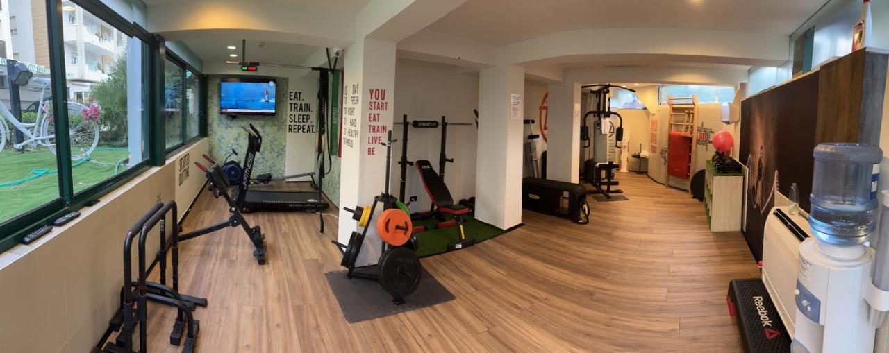Hotel Montecarlo - Vista Mare Con Piscina & Area Fitness Riccione Ngoại thất bức ảnh