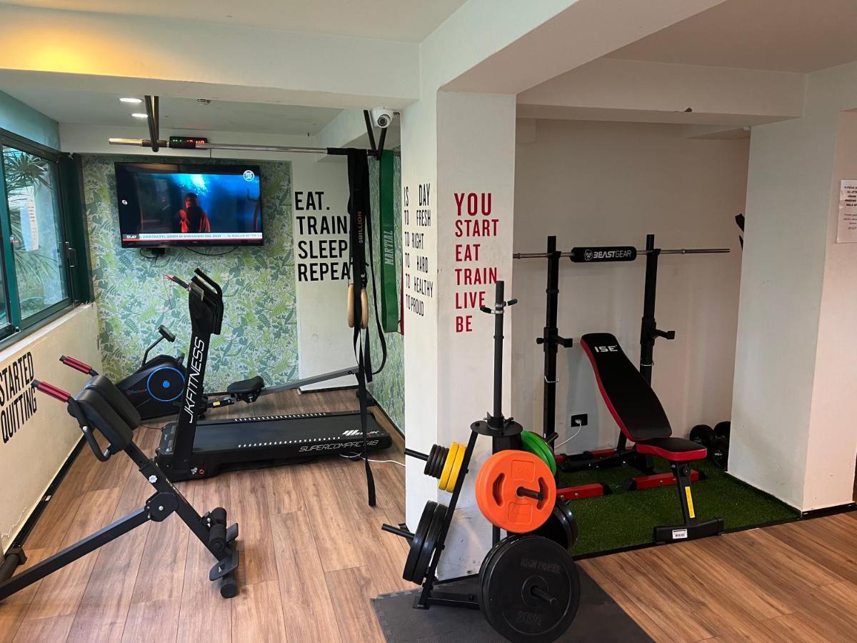 Hotel Montecarlo - Vista Mare Con Piscina & Area Fitness Riccione Ngoại thất bức ảnh