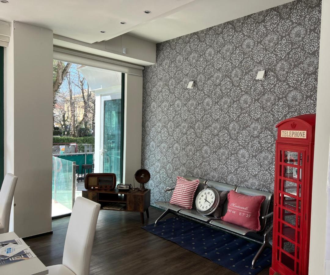 Hotel Montecarlo - Vista Mare Con Piscina & Area Fitness Riccione Ngoại thất bức ảnh