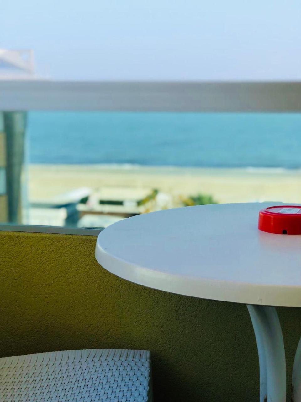Hotel Montecarlo - Vista Mare Con Piscina & Area Fitness Riccione Ngoại thất bức ảnh