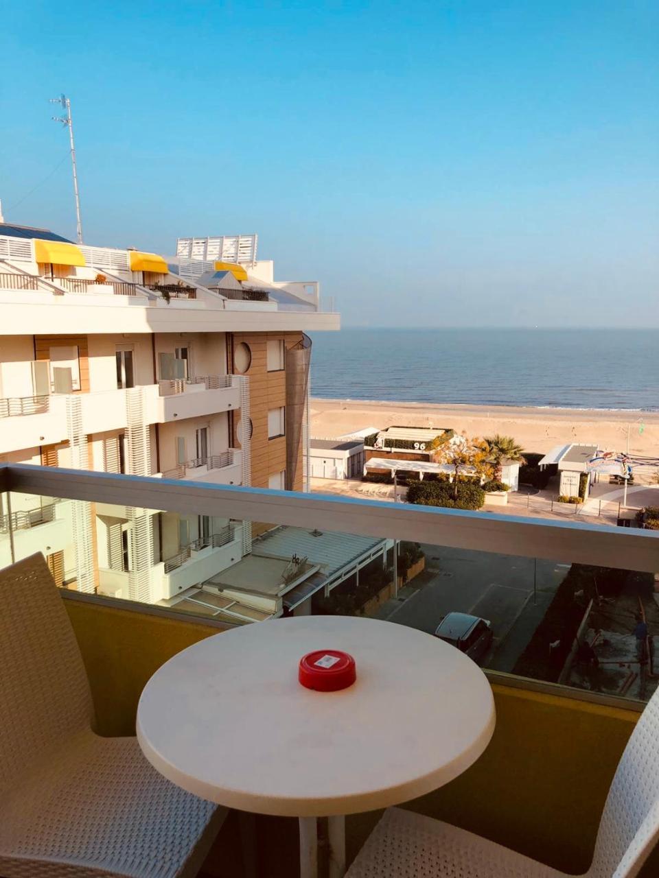 Hotel Montecarlo - Vista Mare Con Piscina & Area Fitness Riccione Ngoại thất bức ảnh