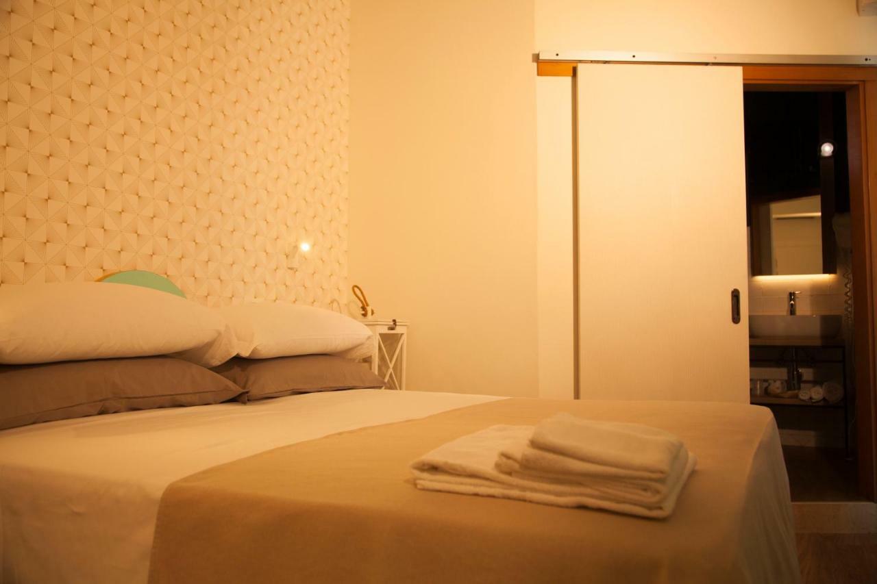 Hotel Montecarlo - Vista Mare Con Piscina & Area Fitness Riccione Ngoại thất bức ảnh