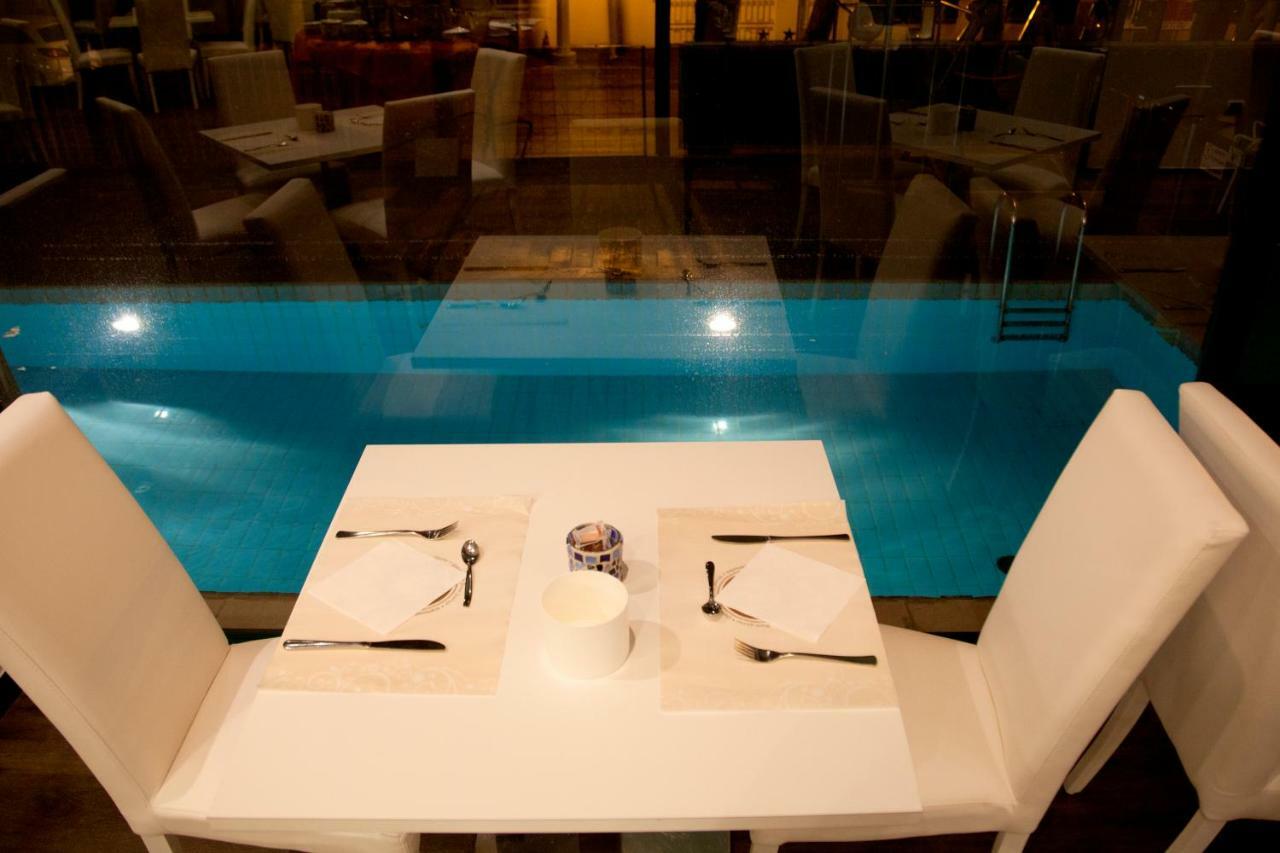 Hotel Montecarlo - Vista Mare Con Piscina & Area Fitness Riccione Ngoại thất bức ảnh