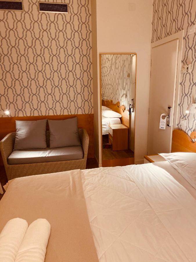 Hotel Montecarlo - Vista Mare Con Piscina & Area Fitness Riccione Ngoại thất bức ảnh