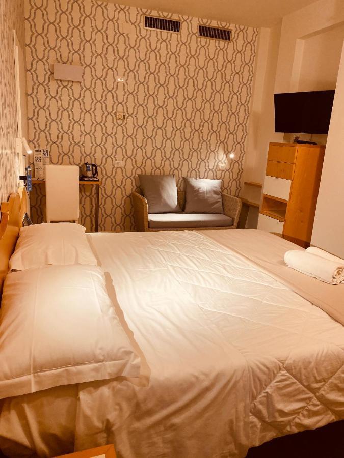 Hotel Montecarlo - Vista Mare Con Piscina & Area Fitness Riccione Ngoại thất bức ảnh